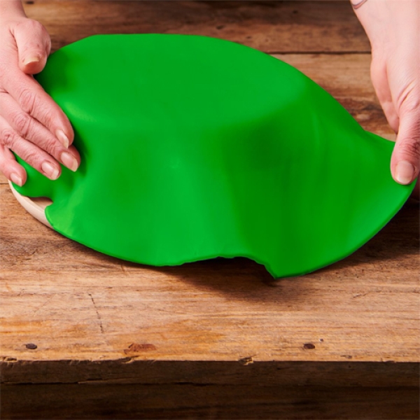 Fertige Fondantdecke, grün, 430 g für Torten bis 26 cm