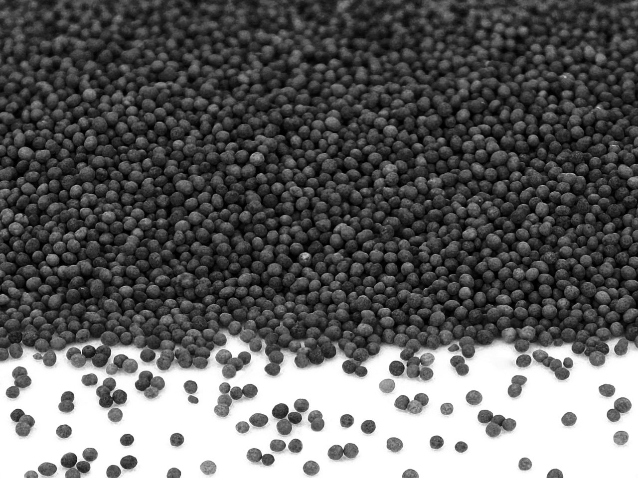 Mini-Perlen schwarz 1,0kg