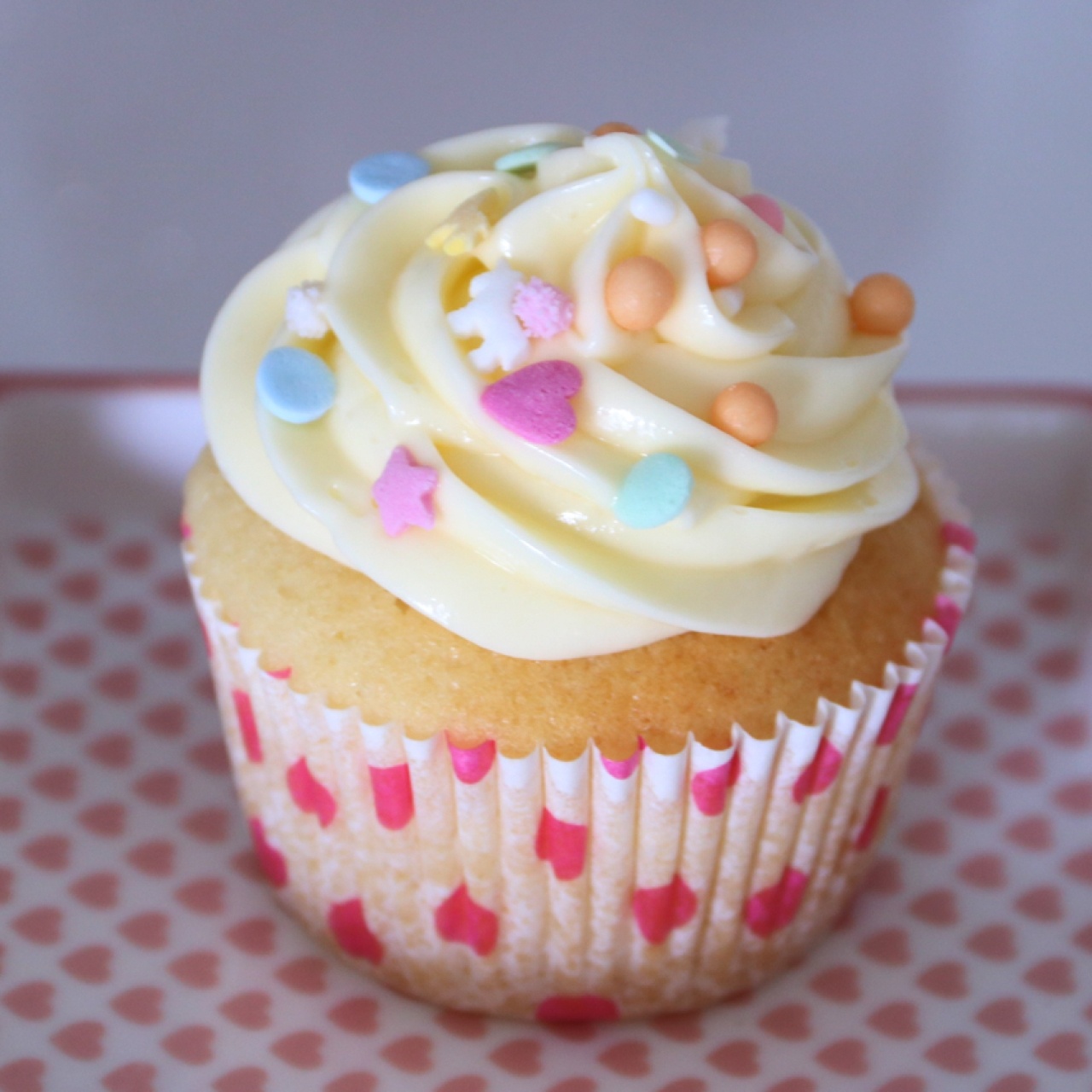 Cupcakes-Deko in Einhornfarben mit Unicorn-Medley-Zuckerstreuseln