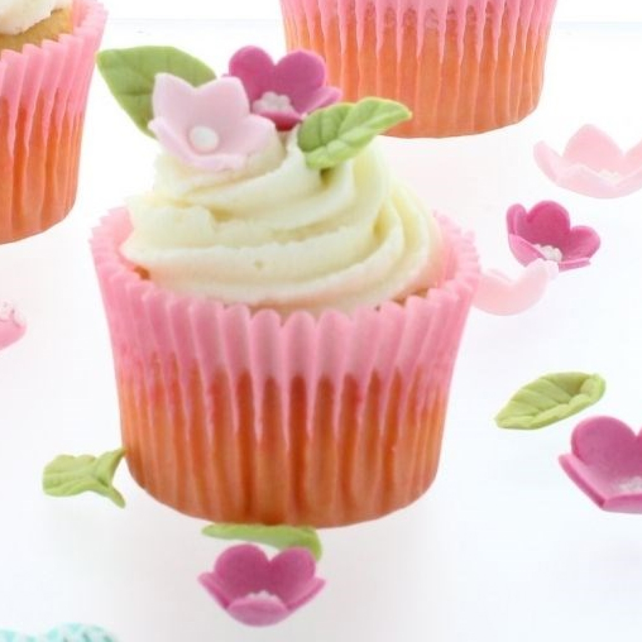 Cupcakes mit Zuckerblumen in Rosa und Pink für Hochzeiten selbst gestalten