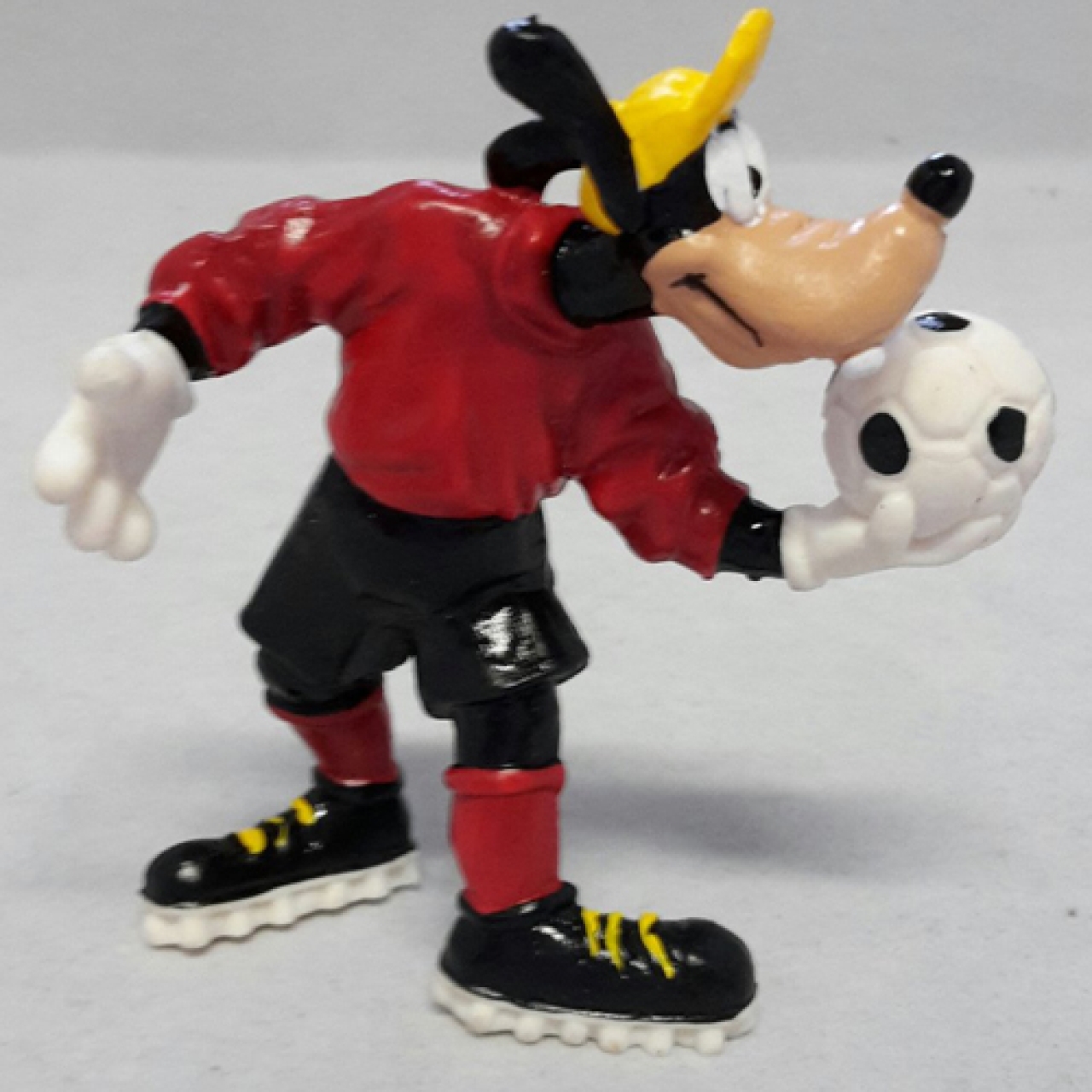 Tortenfigur Goofy mit Fußball