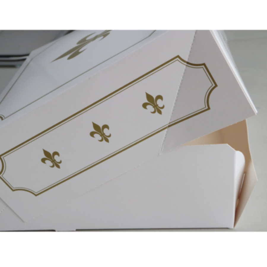 Tortenkarton 32 x 32 x 12 cm, weiß/gold, Lilien-Muster